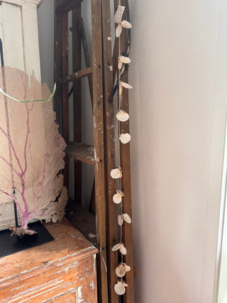 SanDahlia schelpen Schelpenhanger met kleine witte schelpen Schelpenhanger met kleine witte schelpen