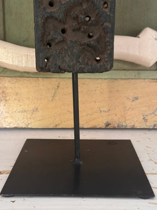 SanDahlia beelden Houten textiel stempel groen op standaard Houten textiel stempel groen op standaard