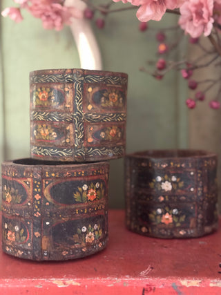 SanDahlia vazen potten & mandjes Handbeschilderd houten potje India bruin Handbeschilderd houten potje India bruin