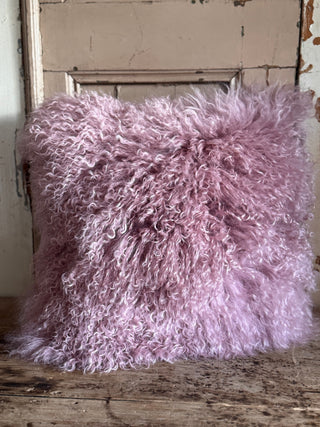 SanDahlia vachten & textiel Tibetaans schapenvacht kussen roze Tibetaans schapenvacht kussen roze