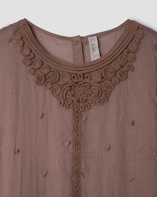 SanDahlia Kleider Ewa i Walla Jurk Valentina Dot Organdie 55827 AW23 Nutmeg