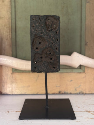 SanDahlia beelden Houten textiel stempel groen op standaard Houten textiel stempel groen op standaard