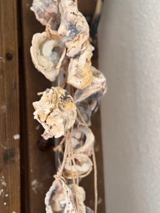 SanDahlia schelpen Schelpenhanger / Schelpenbundel met kleine oester schelpen Schelpenhanger / Schelpenbundel met kleine oester schelpen