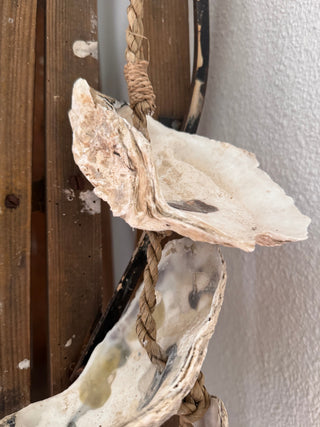 SanDahlia schelpen Schelpenhanger met XL oester schelpen en dikke touw Schelpenhanger met XL oester schelpen en dikke touw