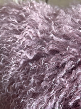 SanDahlia vachten & textiel Tibetaans schapenvacht kussen roze Tibetaans schapenvacht kussen roze