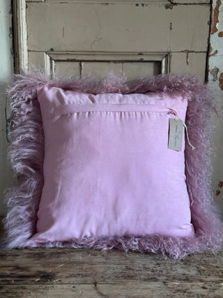 SanDahlia vachten & textiel Tibetaans schapenvacht kussen roze Tibetaans schapenvacht kussen roze