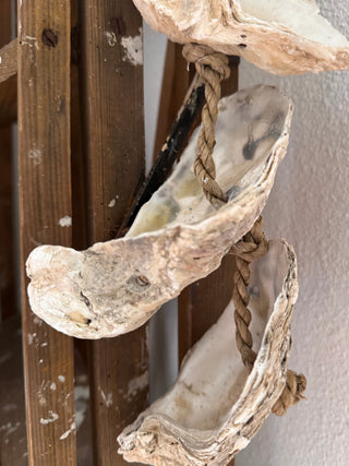 SanDahlia schelpen Schelpenhanger met XL oester schelpen en dikke touw Schelpenhanger met XL oester schelpen en dikke touw