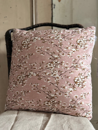 SanDahlia Kussens Sierkussen velvet  Anjer Sierkussen velvet roze ornament goround