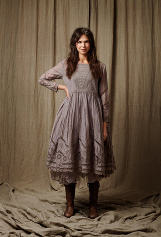 SanDahlia Kleider Ewa i Walla Jurk Polly Embroidered Organdie 55778 AW22 Ash