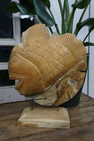 SanDahlia beelden Houten kogelvis op standaard