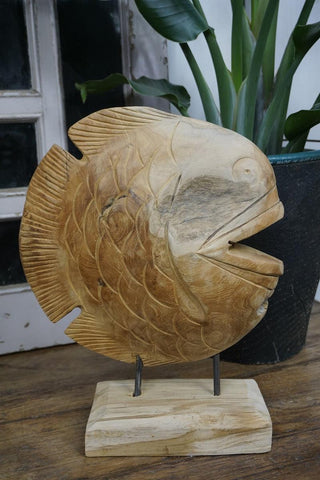 SanDahlia beelden Houten kogelvis op standaard