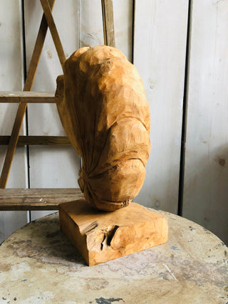 SanDahlia beelden Houten schelp op voet