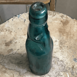 SanDahlia interieur binnen Vintage bierfles groen