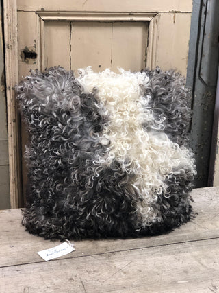 SanDahlia vachten & textiel Kussen van schapenvacht krul